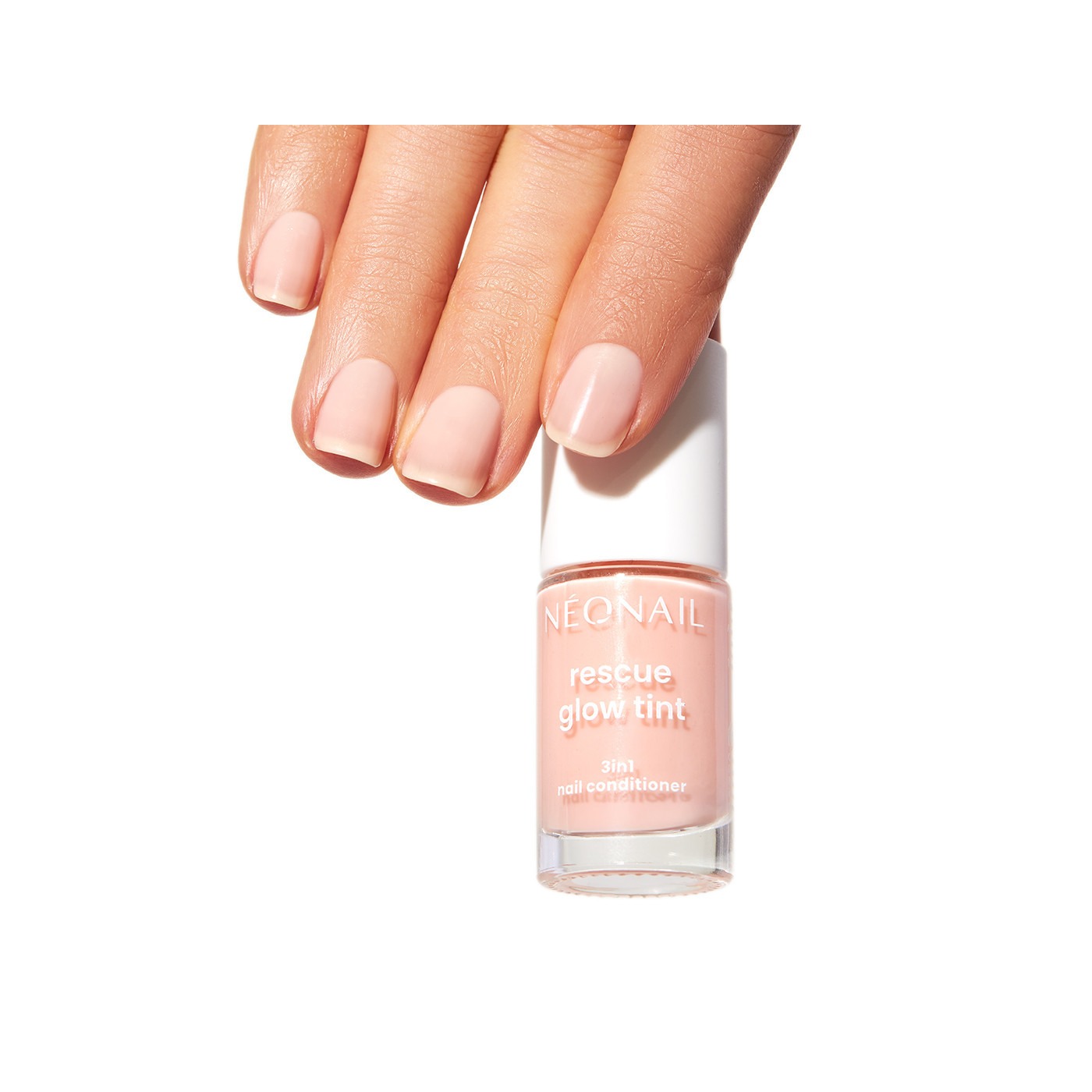 aplikácia výživného laku Peachy Nude